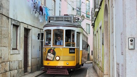 Train 28 passing through in Lisboa